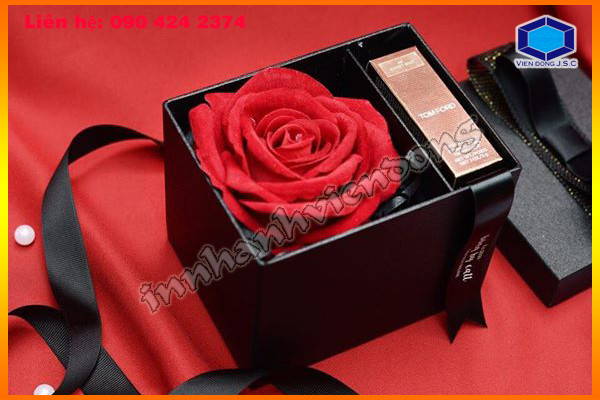 Hộp đựng  combo son, hoa hồng chất lượng, hấp dẫn | Sản xuất tem dán hoa quả giá rẻ | Xuong in an lay nhanh tai Ha Noi va HCM